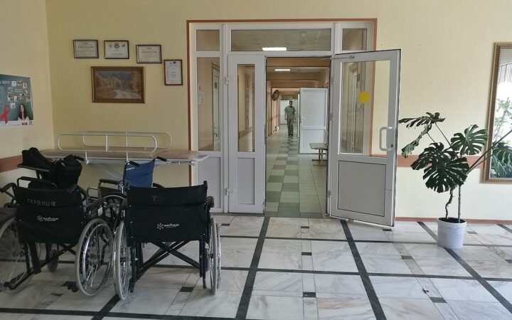 Pessoa com deficiência e saúde: atendimento prioritário e direitos na LBI